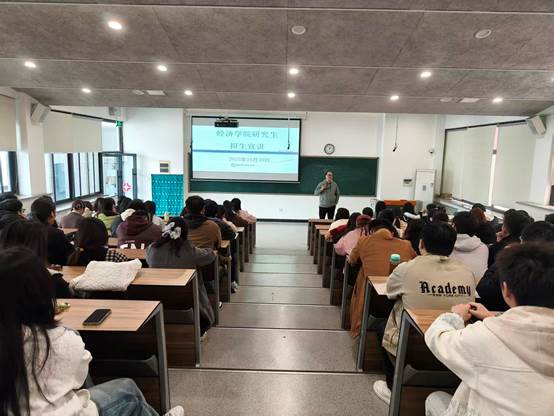 会议室里的人们描述已自动生成