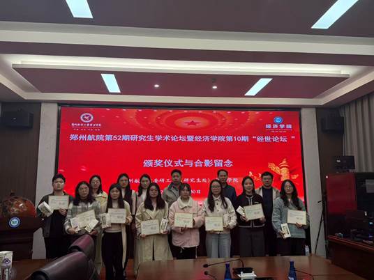 人们在看台上的人在房间里AI 生成的内容可能不正确。